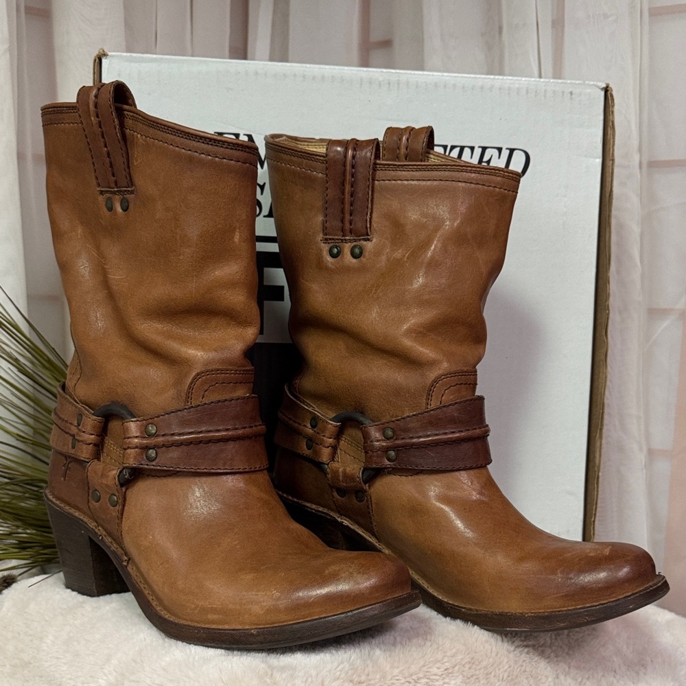Frye Carmen Harness Short Tan Vintage Leather Heeled Boots